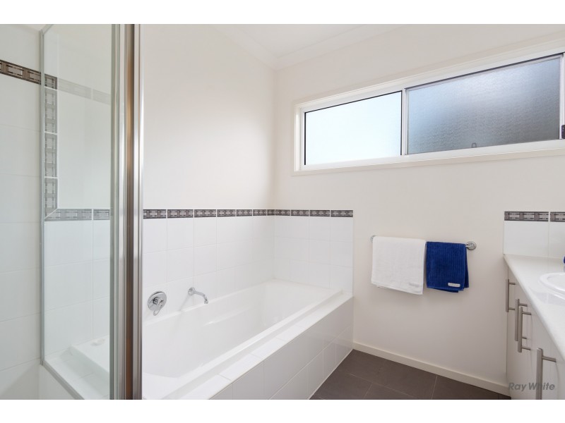 1A Dunvegan Cres, Surf Beach VIC 3922