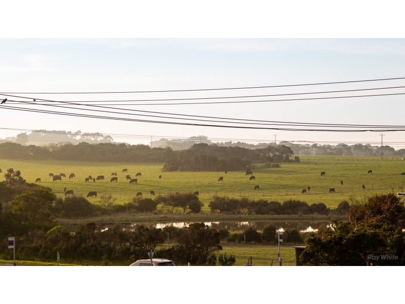 1A Dunvegan Cres, Surf Beach VIC 3922