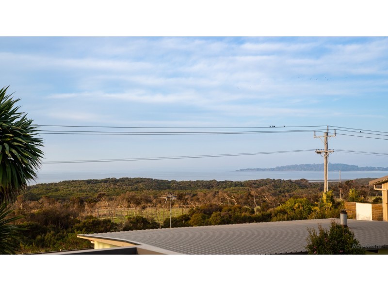 1A Dunvegan Cres, Surf Beach VIC 3922