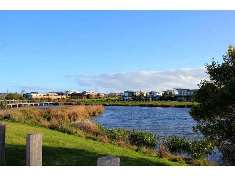 12 Cove Place, Cowes VIC 3922