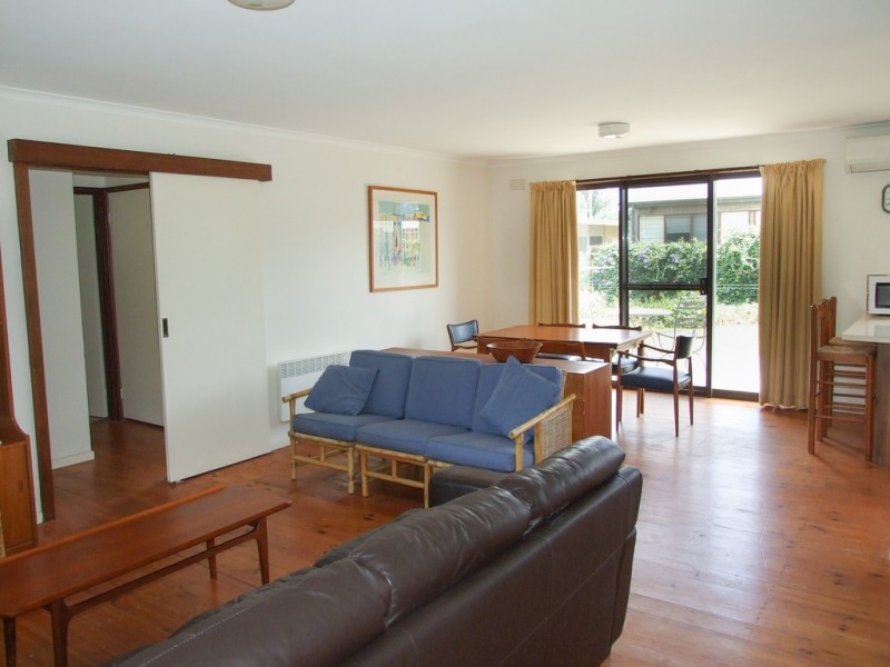 8 Chapel Street, Cowes VIC 3922