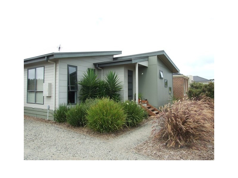 13 Rosella Grove, Cowes VIC 3922