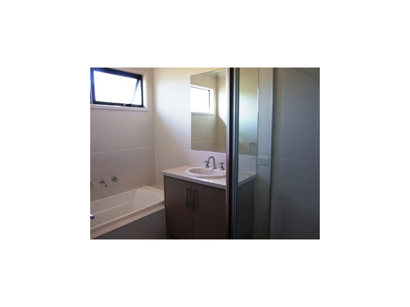 13 Rosella Grove, Cowes VIC 3922