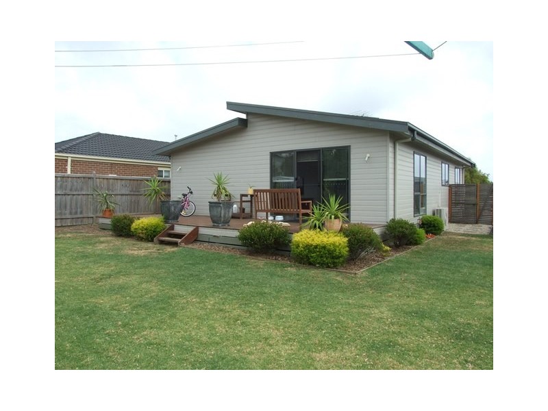 13 Rosella Grove, Cowes VIC 3922