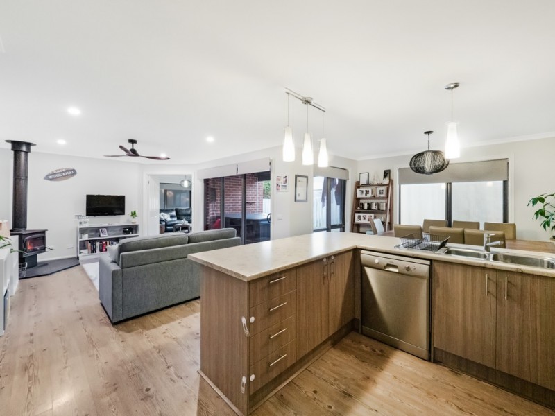 6 Sunderland Bay Road, Sunderland Bay VIC 3922