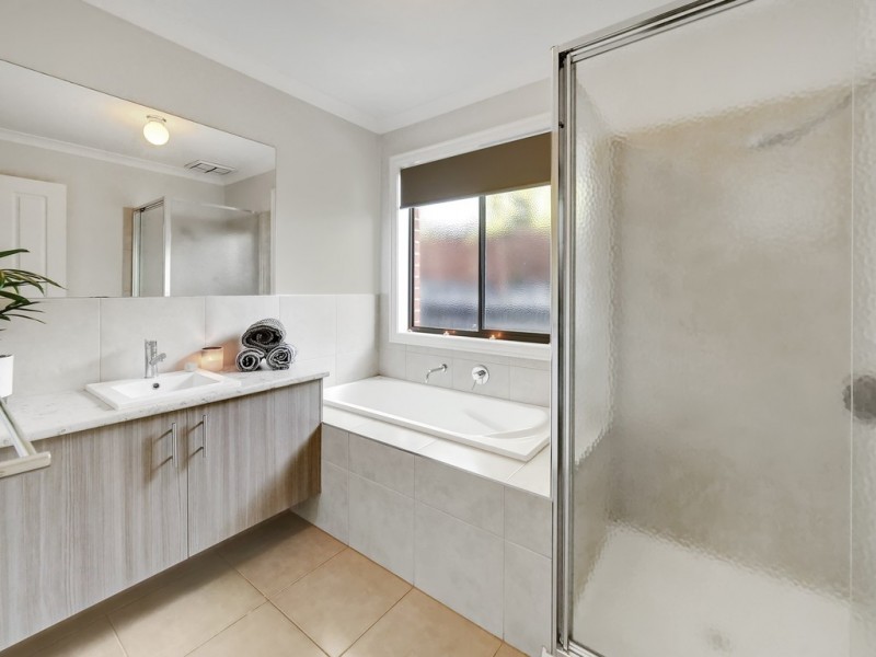 6 Sunderland Bay Road, Sunderland Bay VIC 3922
