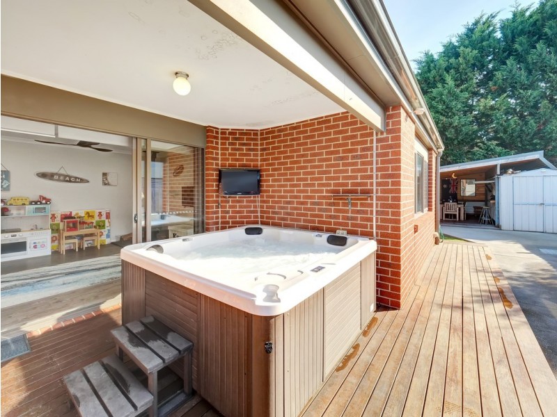 6 Sunderland Bay Road, Sunderland Bay VIC 3922