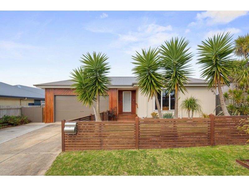 21 Norman Drive, Cowes VIC 3922