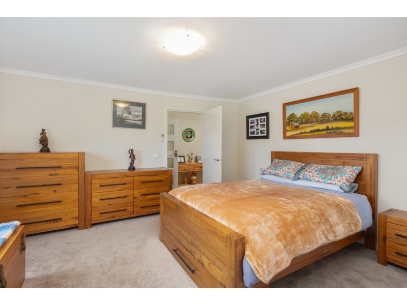 21 Norman Drive, Cowes VIC 3922