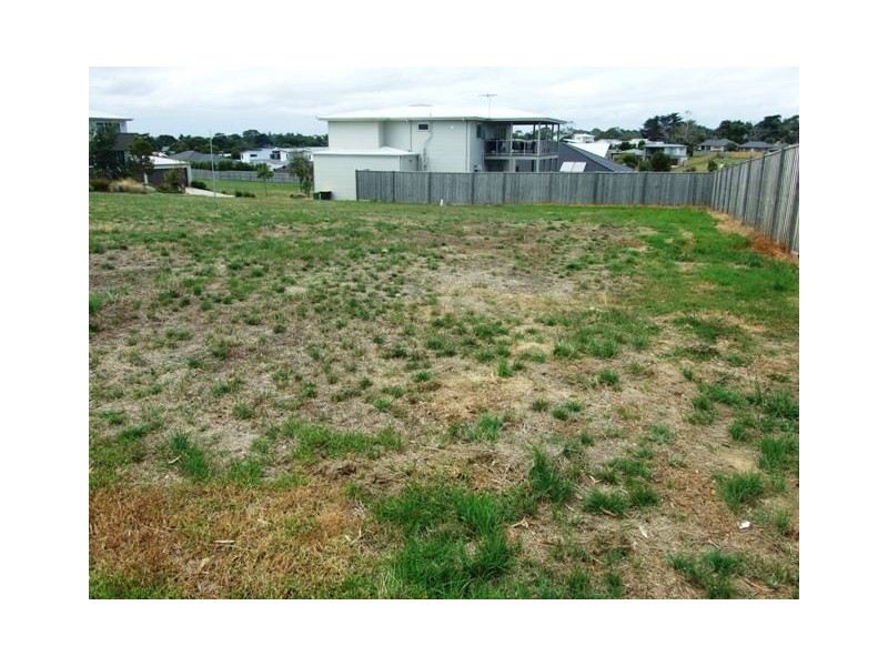 11 Lomandra Drive, Cowes VIC 3922