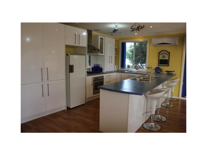 27 Red Rocks Road, Cowes VIC 3922