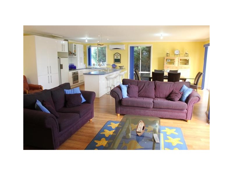 27 Red Rocks Road, Cowes VIC 3922