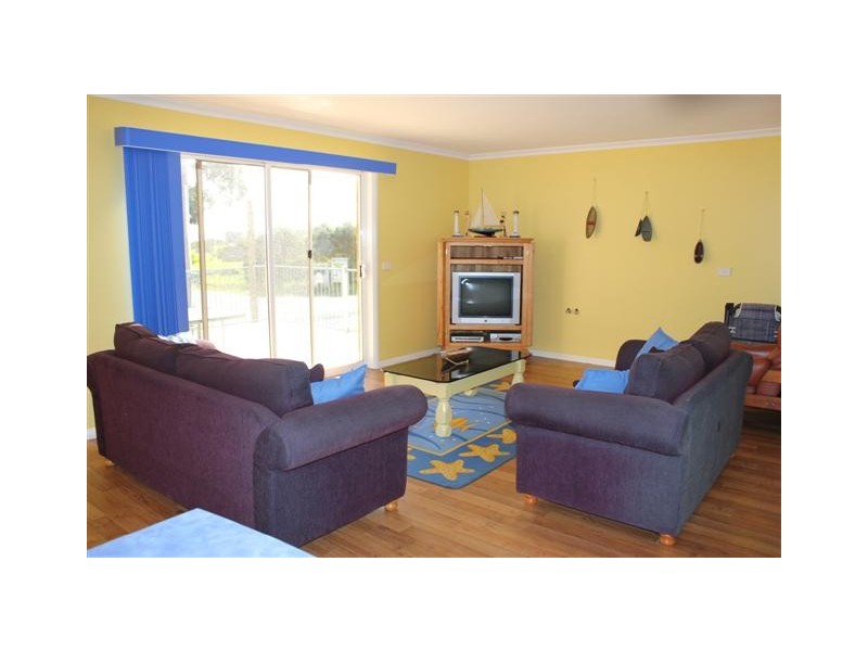 27 Red Rocks Road, Cowes VIC 3922