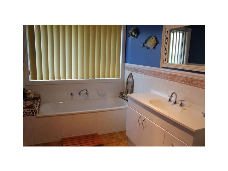 27 Red Rocks Road, Cowes VIC 3922