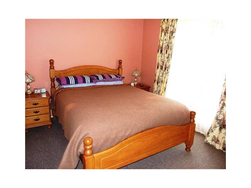 8 Golden Court, Sunset Strip VIC 3922