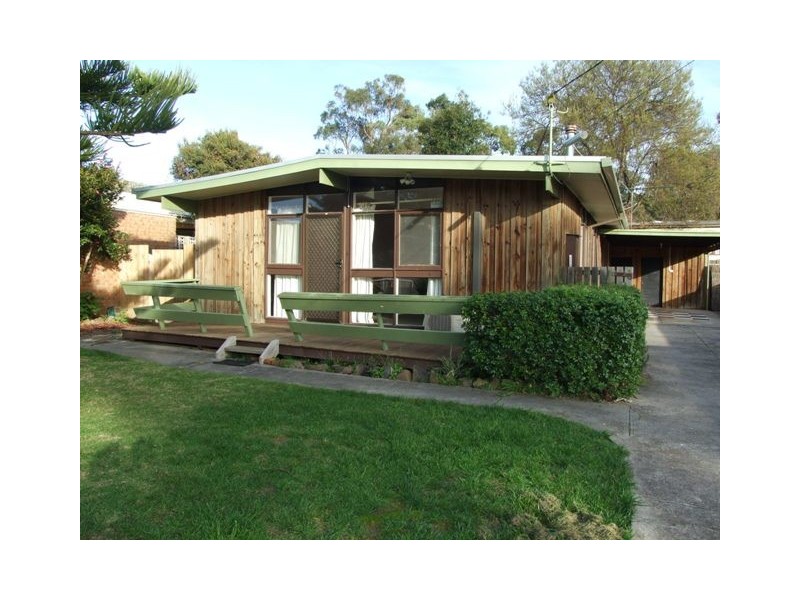 18 Shamrock Avenue, Cowes VIC 3922