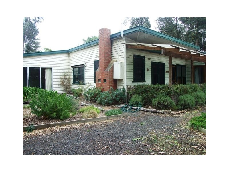 10 Rose Avenue, Cowes VIC 3922