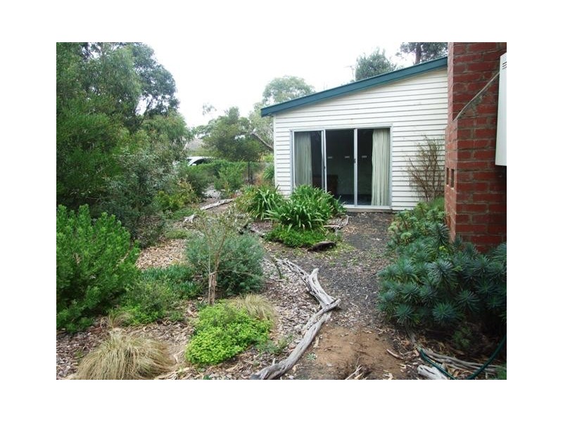 10 Rose Avenue, Cowes VIC 3922