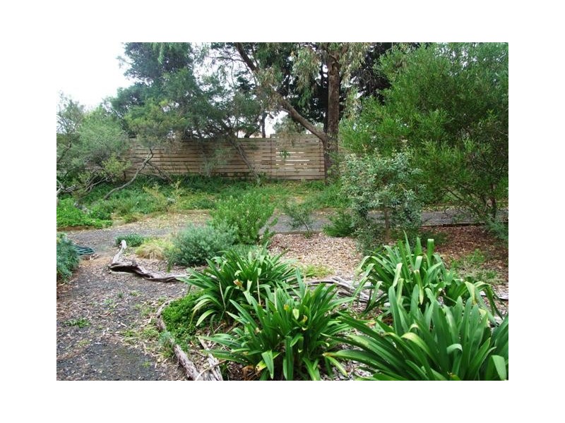 10 Rose Avenue, Cowes VIC 3922
