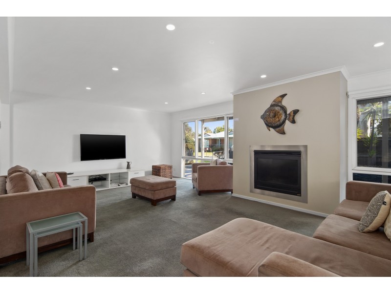 1 Iona Court, Cowes VIC 3922