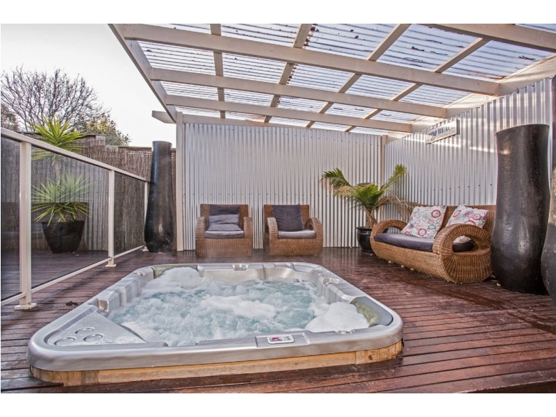 1 Iona Court, Cowes VIC 3922