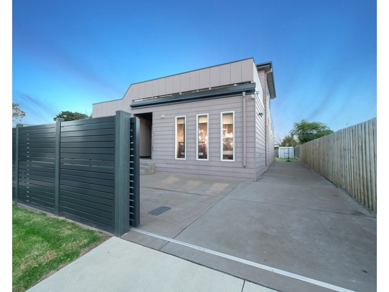9 Parrakoola Way, Cowes VIC 3922