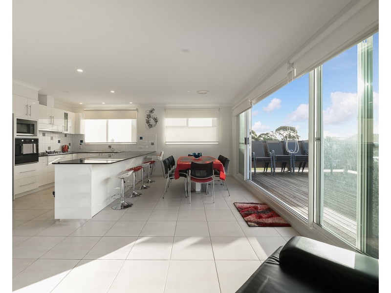 9 Parrakoola Way, Cowes VIC 3922