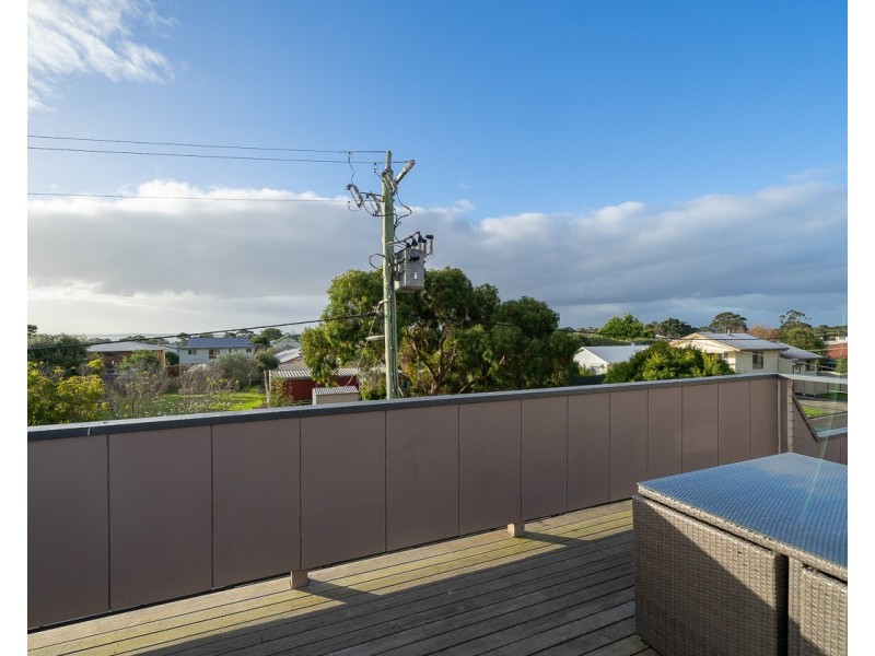 9 Parrakoola Way, Cowes VIC 3922