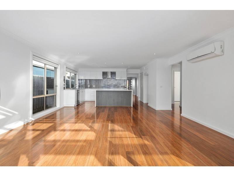 3 Dunes Road, Cowes VIC 3922