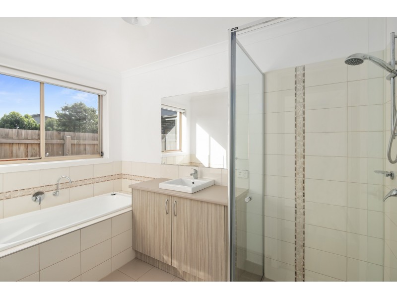 3 Dunes Road, Cowes VIC 3922