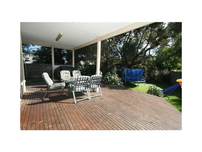 8 Wattle Close, Cowes VIC 3922