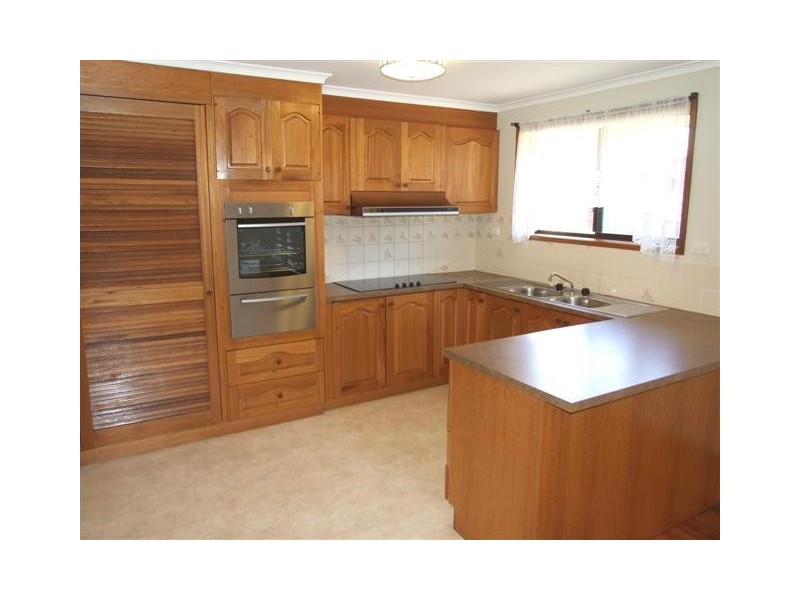 31 Birdwood Ave, Cowes VIC 3922