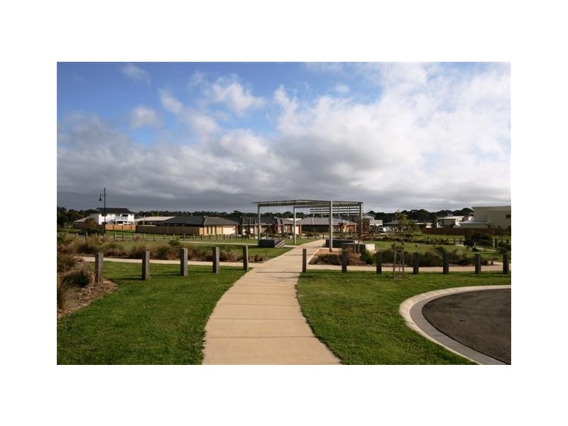 9 Dunes Road, Cowes VIC 3922