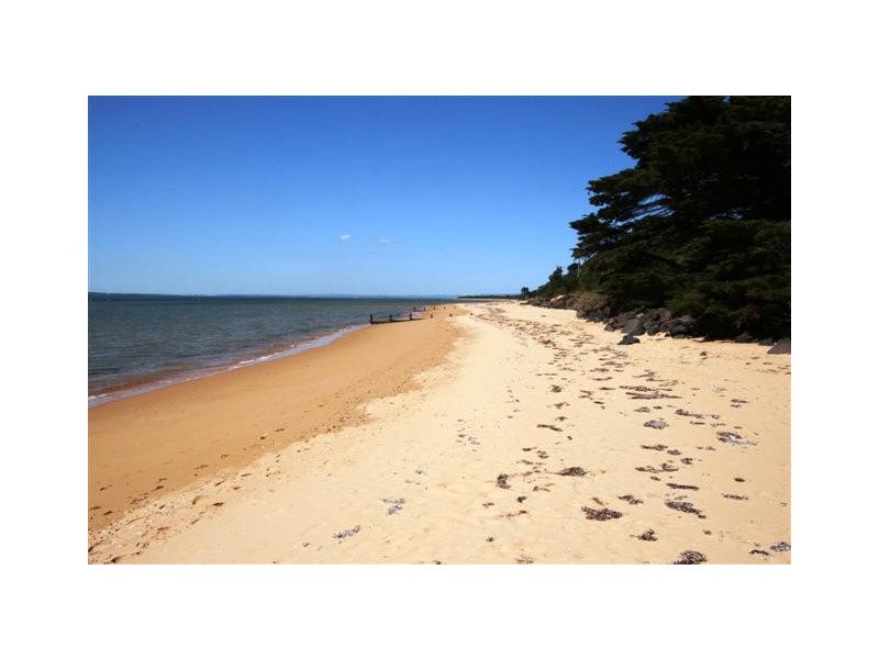 1/37 Stradbroke Avenue, Cowes VIC 3922