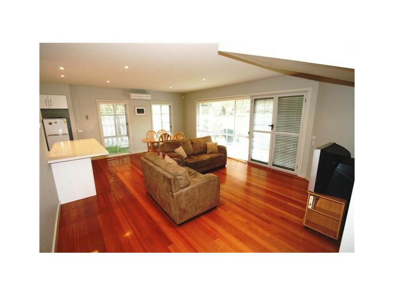 1/37 Stradbroke Avenue, Cowes VIC 3922