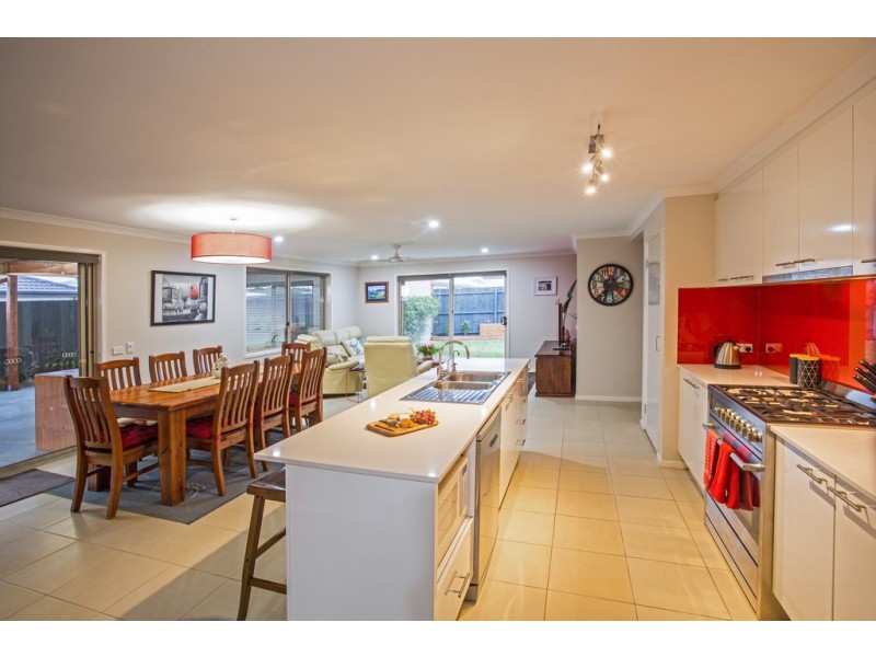 10 Dunes Road, Cowes VIC 3922