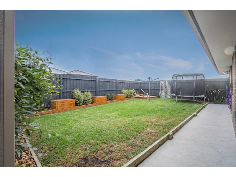 10 Dunes Road, Cowes VIC 3922