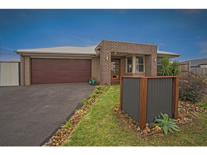 10 Dunes Road, Cowes VIC 3922