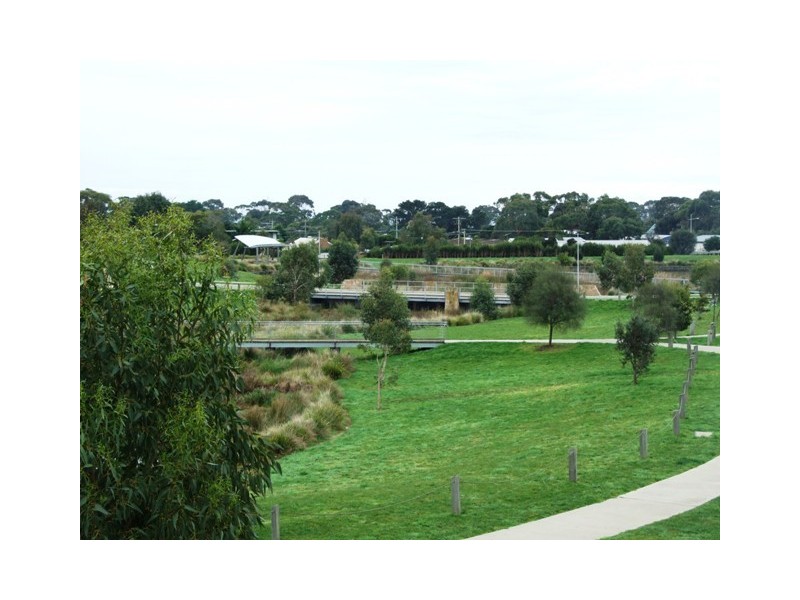 1 Kingfisher Way, Cowes VIC 3922