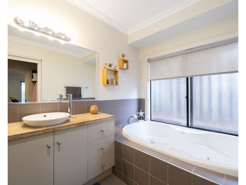 23 Norman Drive, Cowes VIC 3922