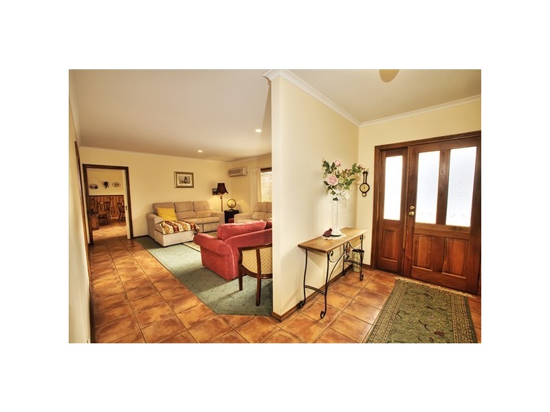8 Hotham Close, Cowes VIC 3922