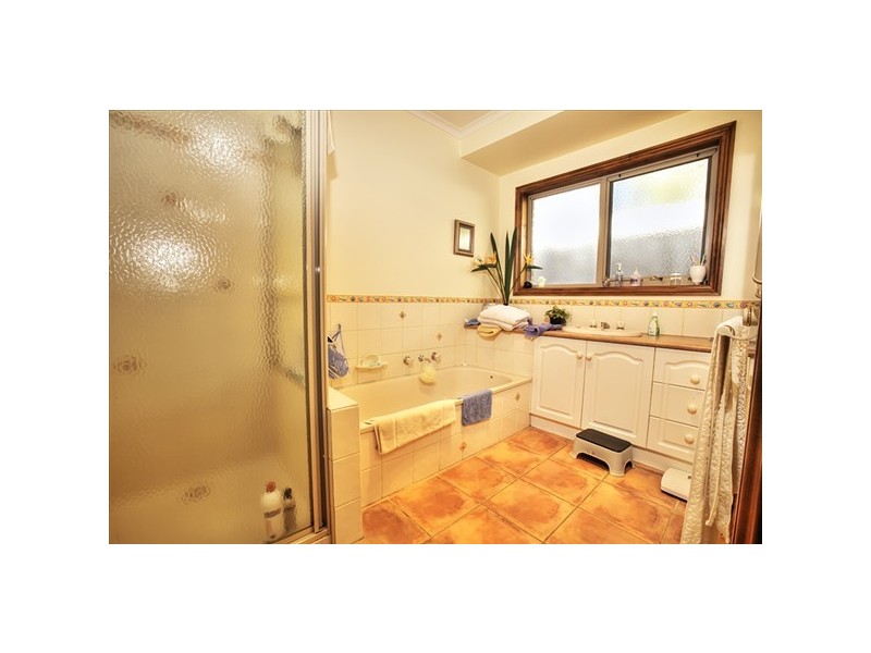 8 Hotham Close, Cowes VIC 3922