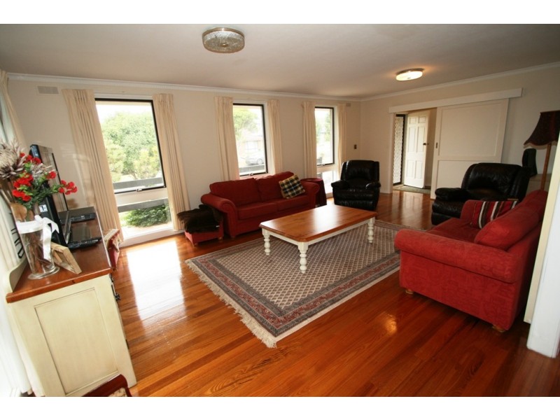 2 West Court, Cowes VIC 3922