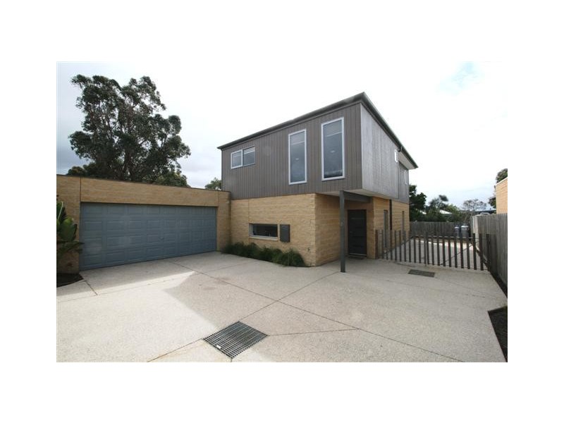 2/25 Jenner Avenue, Cowes VIC 3922