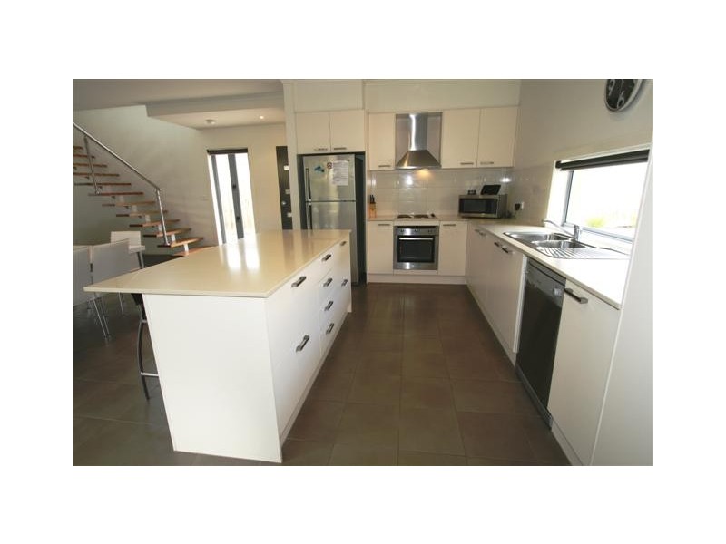 2/25 Jenner Avenue, Cowes VIC 3922