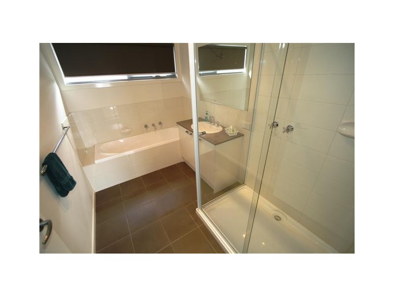 2/25 Jenner Avenue, Cowes VIC 3922