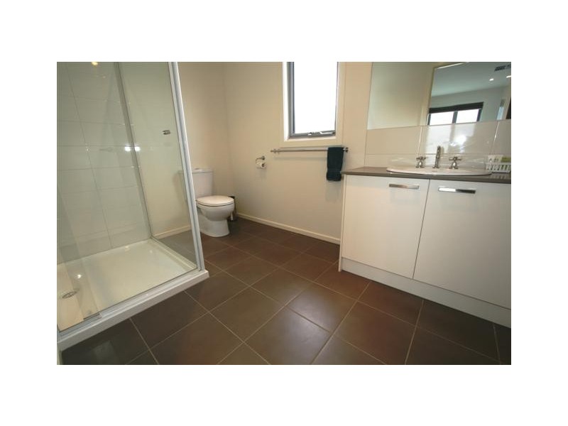 2/25 Jenner Avenue, Cowes VIC 3922