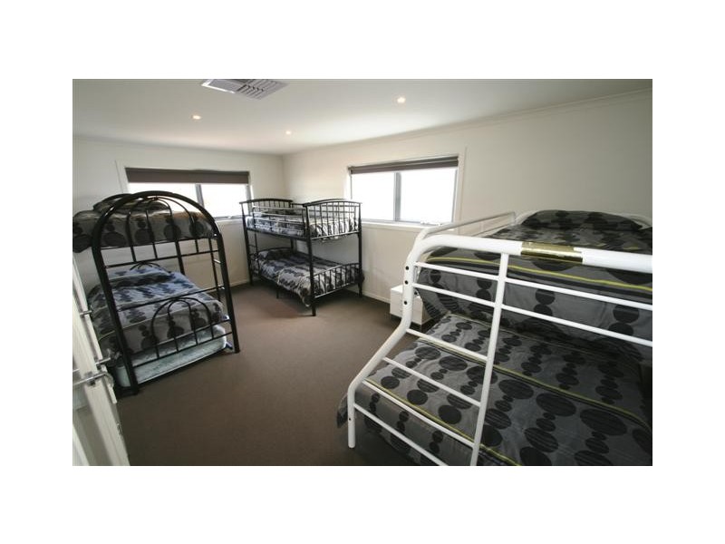 2/25 Jenner Avenue, Cowes VIC 3922