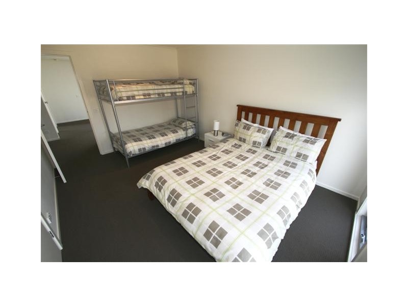 2/25 Jenner Avenue, Cowes VIC 3922