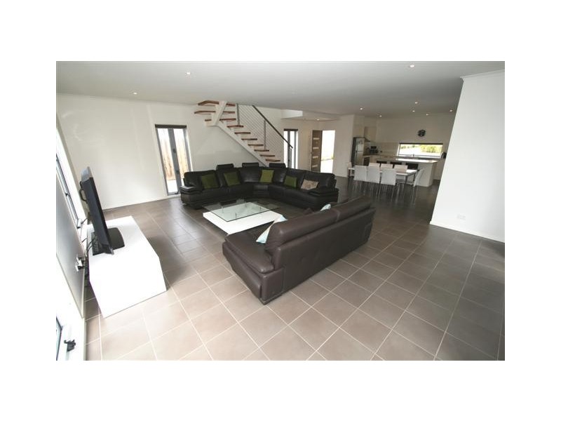 2/25 Jenner Avenue, Cowes VIC 3922